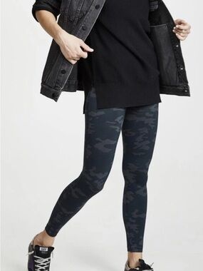 Spanx camo leggings small good condition athleisure casual athletic yoga tight